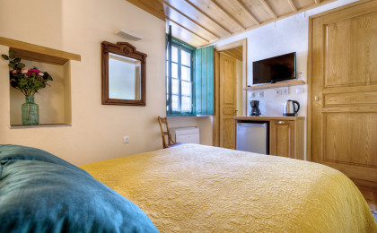 Double Room Double Room